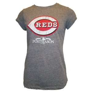   Reds Ladies 2010 Postseason Logo T Shirt (Small) 