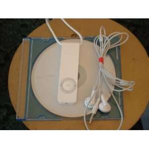  Apple IPod Shuffle w/ ITunes CD 