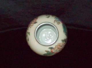 Toyo China Handpainted vase made in Macau. Beautiful flowers with a 