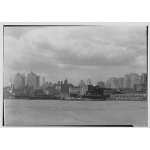  Photo New York skyline from Welfare Island. Campanile to 