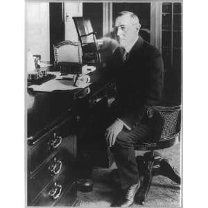 Thomas Woodrow Wilson,1856 1924,full,writing at his desk,President of 