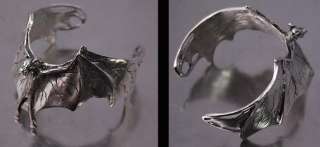 COSPLAY GOTHIC BAT VAMPIRE Silver Pewter/Metal Wrist Bracelet Bangle 