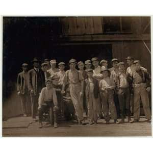  Photo Group of glass workers at Shop 7, Illinois Glass Co 