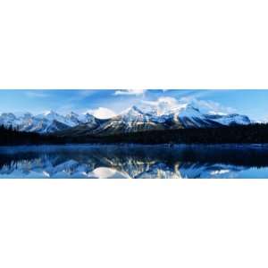  Herbert Lake, Banff National Park, Alberta, Canada Premium 