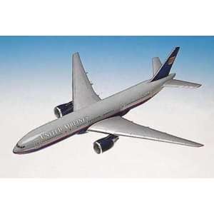    United Airlines B777 200 1/100 Scale Aircraft Replica Toys & Games