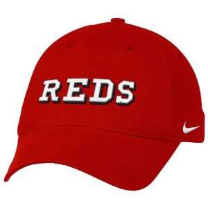   Reds Red Tackle Twill Swoosh Flex Fit Hat