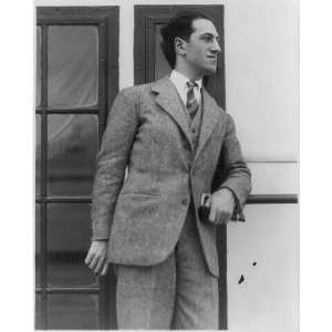  Photo George Gershwin, 1898 1937, three quarters length 