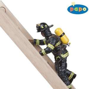  US FIREMAN ON LADDER Fireman PAPO Toys & Games