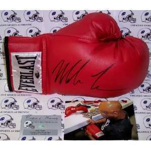   Everlast Boxing Glove   Autographed Boxing Gloves