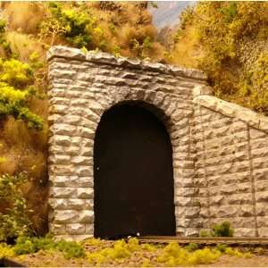  Chooch Enterprises HO Scale Single Cut Stone Tunnel Portal 