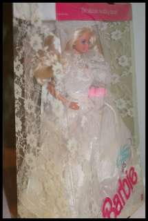 Details Gorgeous lacey wedding gown Barbie with huge true to the 