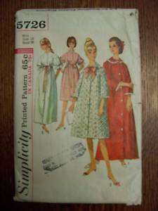 VINTAGE 1964 WOMENS ROBES, HOUSECOATS SEWING PATTERN 18  