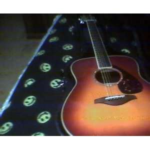  yamaha solid top acoustic W/CASE Musical Instruments