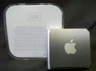 Apple iPod shuffle 4th Generation Silver (2 GB) (Latest Model)  