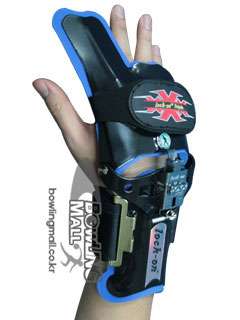 Lock on Triple X Bowling Wrist Support / Glove / Black  