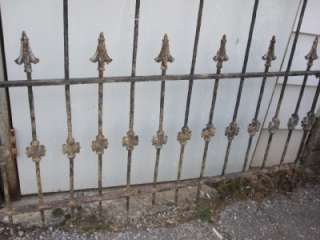 ORNATE ANTIQUE IRON FENCE SECTION ~  