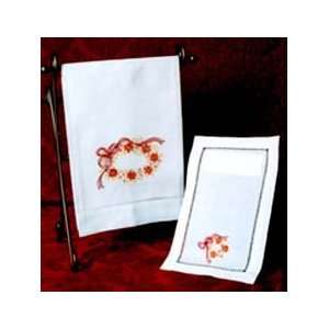  Golden Wreath Christmas Guest Towel 