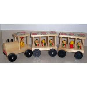 Toy Train 2 car wagon * Russian nesting doll * 7 dolls * 16 in length 